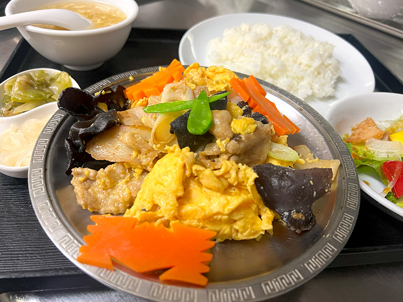 豚肉・キクラゲ・さつま揚げ・竹の子・玉子の塩味炒め